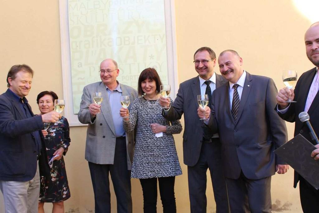 Proběhla druhá společná akce Mikroregionu! S nápadem, aby se starostové a místostarostové obcí Mikroregionu Hořovicko připojili ke Světovému dni dárců krve, který připadá na 14.