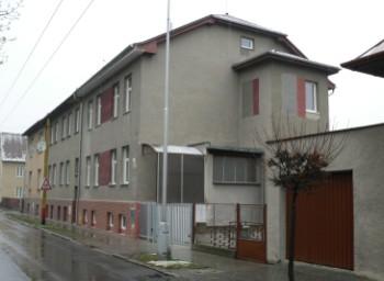 Chráněné bydlení Opava, Dostojevského ul. Chráněné bydlení Opava, Dostojevského č.p. 1594/15 je služby, která byla vybudována jako úplně nová. Zahájení poskytování služby bylo 1. 1. 2009.