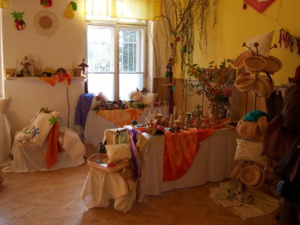 Keramická dílna má pracoviště pro