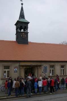 Bylo by dobré znát názor rodičů dětí, kteří se takto chovají. Je otázkou, zda o tom vůbec ví. Nebo je jim to snad jedno? Dne 27.3. byl dokončen pro Kožlany významný projekt.