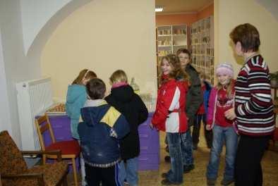 akce - se konala 15.května u Vožehova rybníka, ve středisku DP Most. Zúčastnilo se jí 54 důchodců. Program jako vždy. Po krátkém zahájení předseda klubu pan MVDr.