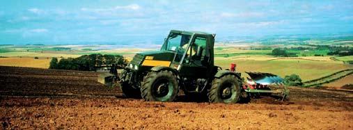 První traktory sjely z výrobní linky JCB Landpower v Cheadle ve Velké Británii a série Fastrac 100