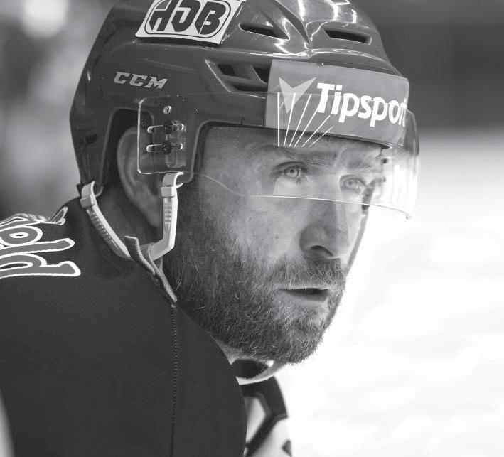 NIC JINÉHO, NEŽ FINÁLE MI NEVYŠLO, ŘÍKÁ KAPITÁN JAROSLAV BEDNÁŘ velkým očekáváním jde do nového ročníku Tipsport S extraligy kapitán Mountfiledu HK Jaroslav Bednář. Ve 40 letech vstupuje už do své 24.