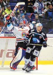 6 PO ZÁPASE S PLZNÍ VÍTKOVICKÁ VÝHRA: PLZEŇ NARAZILA V OSTRAVĚ Vítkovice ukončily vítězné tažení Plzně a téměř osm a půl tisíce fanoušků v OSTRAVAR ARÉNĚ potěšily výhrou nad nejméně oblíbeným rivalem.