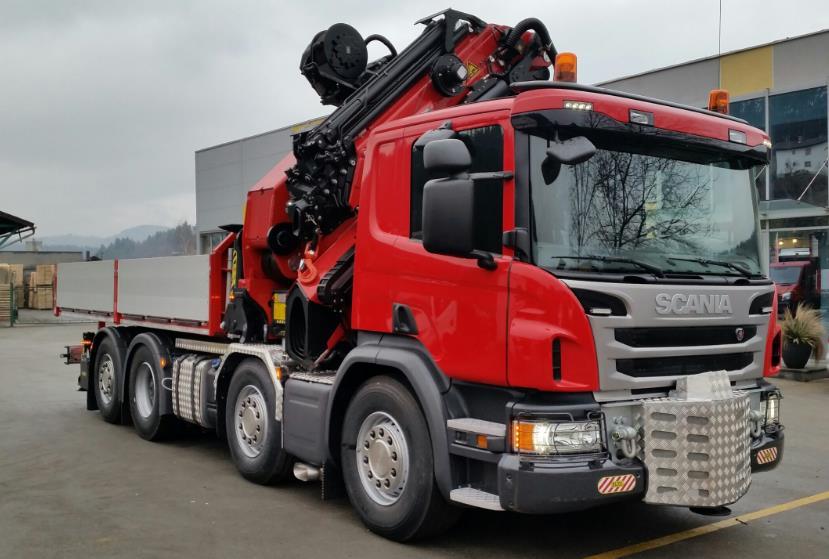HYDRAULICKÉ RAMENO Název: Scania G440, F1950RAL Popis: Hydraulické rameno F1950RAL osazené na víceúčelovém automobilu Scania G440 je robustní a vysoce