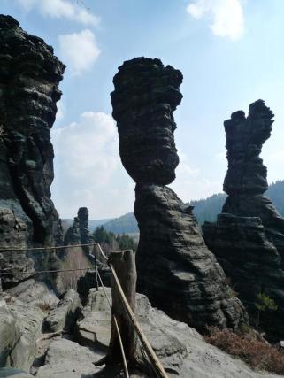 5. Cunnersdorf - skalní město Bielatal, Herkulessäule/Herkulovy sloupy + varianty tras Přechod z obce Cunnersdorf přes skální vrcholy Katzstein a Rotstein do skalního města v údolí Bielatal - dalšího