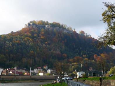 6. Königstein - Gohrisch - Königstein, nenáročná krátká cesta s vyhlídkou na pevnost Königstein a stolovou horu Lilienstein, vhodná pro handicapované osoby.
