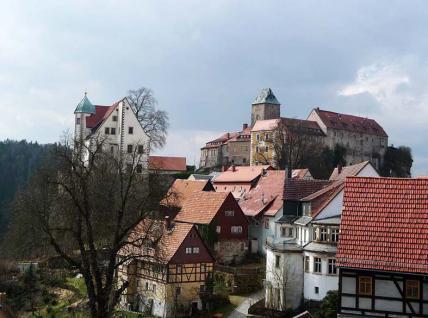 7. Kombinace: obec Hohnstein + soutěska Obere Schleusse s jízdou na pramicích, Hinterhermsdorf. Prohlídky obce Hohnstein s malou procházkou, přejezd busem do obce Hinterhermsdorf.