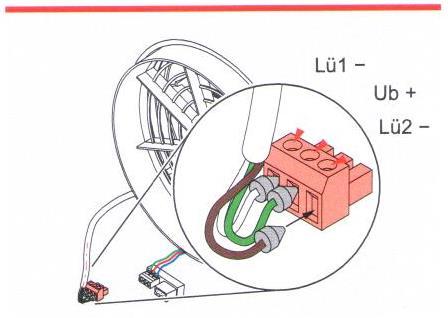 Elektrické zapojení ventilátoru OPATRNĚ Chybné elektrické zapojení. Poškození motoru ventilátoru. Větrací jednotku připojujte k elektrické síti pouze přes regulátor.