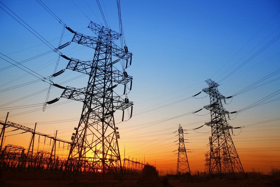 ENERGETICKÁ BURZA ELEKTŘINA Silová elektřina v hladině nízkého napětí (NN) je obchodována v rámci sdružených služeb dodávky (SSD) nebo bez sdružených služeb dodávky elektřiny.