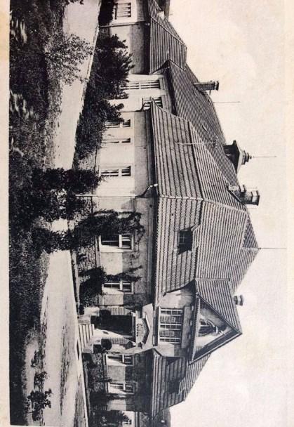 BULLETIN KRONIKA SOKOLA POČAPLY v Králově Dvoře - rok 1924 O kolik se v roce 1924 přiblížila výstavba nové sokolovny? 6. ledna 1924 konána u Trantů valná hromada. Sešlo se 66 členů.