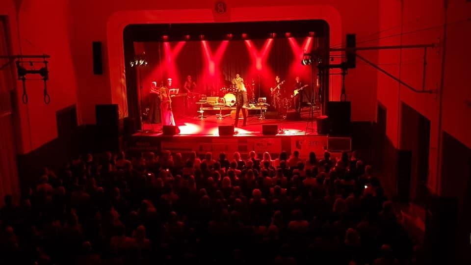 Slyšet mohli klasické, rockové i popové skladby a chybět nemohly pochopitelně ani vánoční melodie.