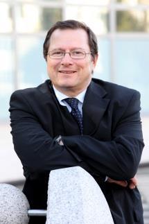 Miroslav Hübner CIO PRE Miroslav se narodil v Praze, kde vystudoval ČVUT FEL, obor ekonomika a řízení energetiky, a dále Master of Business Administration na Sheffield Hallam University.
