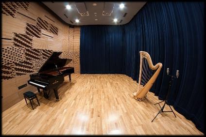 5 Nahrávací studio Divadla na Orlí Provoz Nahrávacího studia Divadla na Orlí byl zahájen na podzim roku 2012 společně se zahájením provozu Divadla na Orlí, hudebně-dramatické laboratoře Janáčkovy