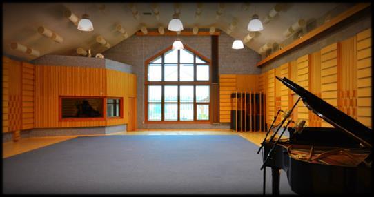 Obrázek 6 Studio A (nahrávací sál) - Tonstudio Rajchman. Zdroj: Nahrávací studio. Tonstudio Rajchman. [online]. 2016. Dostupné z: http://www.tonstudio.cz/studio-a 9.