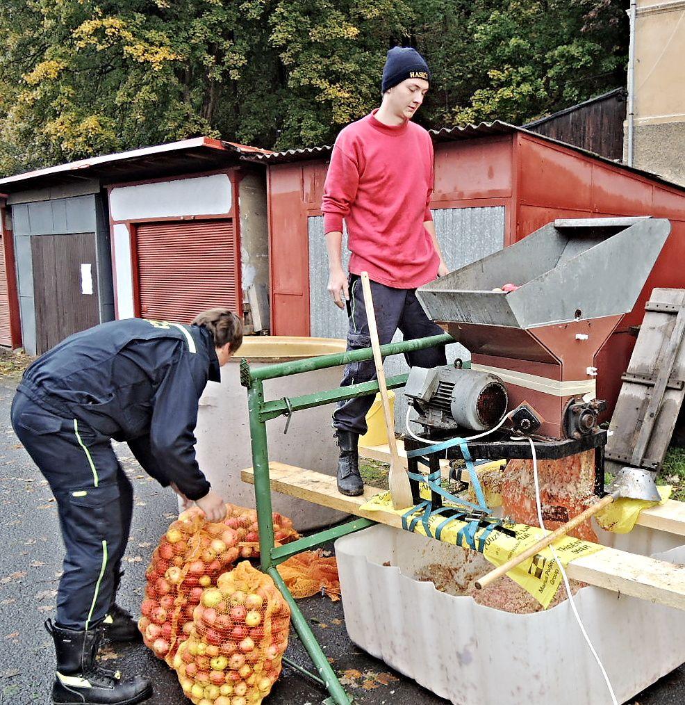 10.2017- technická pomoc, vyhledávání pohřešované osoby v Poniklé 29. 10.2017- extrémní vítr a II. SPA v příštím čísle A co dělalo celé SDH? 16. 9.