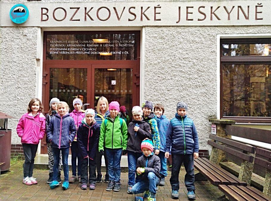 ZÁŘÍ ŘÍJEN JIZERAN 5/2017 S t r á n k a 22 Bozkovské dolomitové jeskyně Dne 24. 10. jsme se vydali na výlet do Bozkova. Jeli jsme s naší paní třídní učitelkou a paní vychovatelkou.