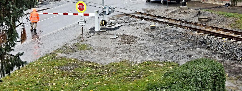 Naštěstí bez úrazu a zmačkaných plechů, ale pro toho nešťastníka určitě s pokutou. Ale železničáři nepečují jen o bezpečnost na přejezdech.