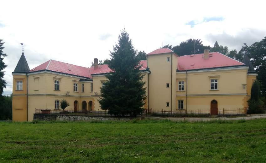 12. Zámky nepřístupné veřejnosti 12.1 Zámek Budislav Zámek vznikl na místě tvrze v 2. polovině 18. století, kdy jej založil vladyka Budislav. Budova dnes slouží jako domov pro seniory.