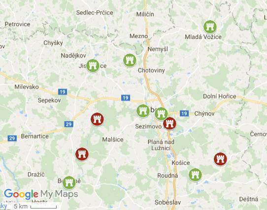 Zřícenina hradu Dobronice v Bechyně Delší cesta od parkování, úzké prostory, velké množství schodů, neupravený terén obzvlášť ve druhé části zříceniny.