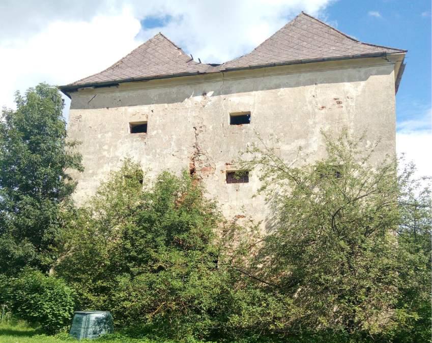 Obrázek 4 - Tvrz Hamr 8.5 Tvrz Jistebnice Barokní tvrz vybudoval rod Rožmberků, kterému patřila přibližně do poloviny 15. století. Tehdy sloužila jako sídlo pro purkrabího.