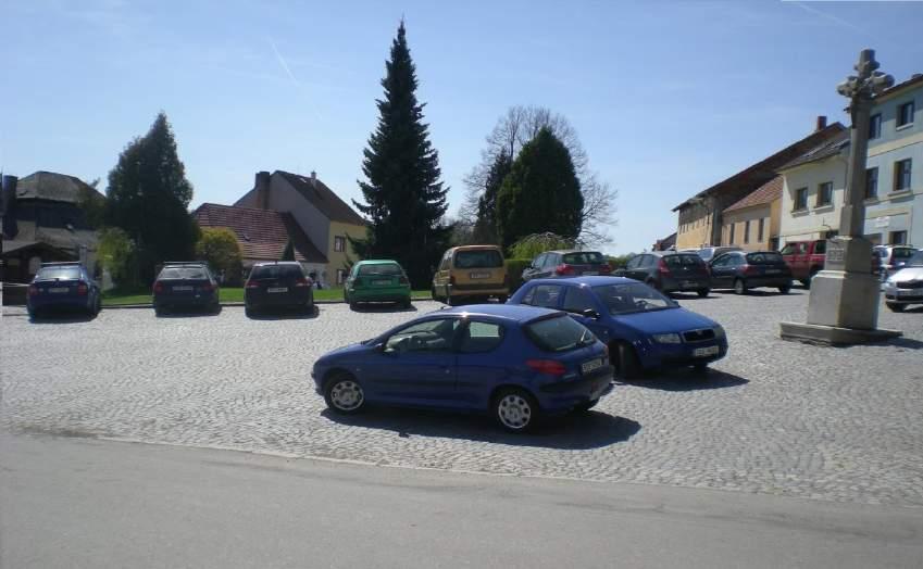 naproti Valašskému domu.