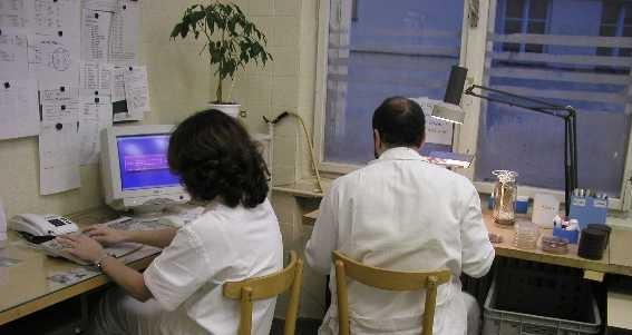A jindy takhle: Pacient B V té moči je E. coli, v množství víc jak 10 5 /ml. Odkud ten pacient je?