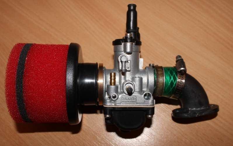 3.2.4 Sací soustava pro upravený válec Původní karburátor byl nahrazen novým karburátorem značky DellOrto PHBG o velikosti difuzoru 21 mm. Délka sacího potrubí se volí dle dosahovaných otáček motoru.