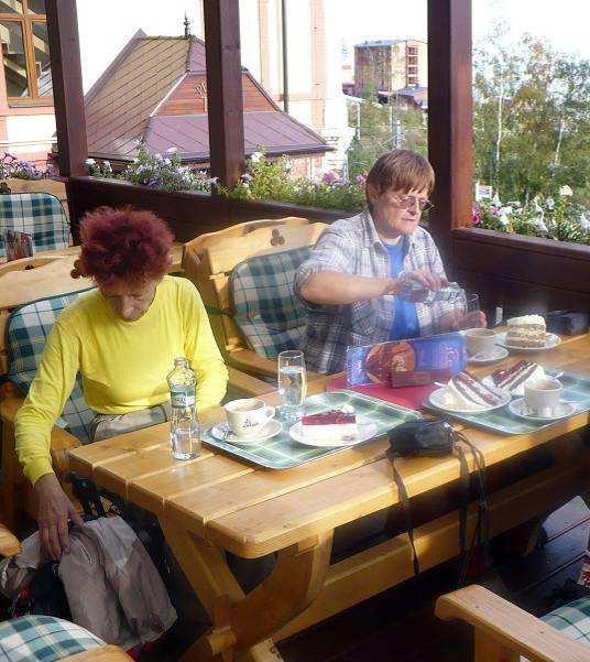 Na vrcholu jsme si po dlouhém výstupu odpočinuli. Někteří skoro 2 hodiny.