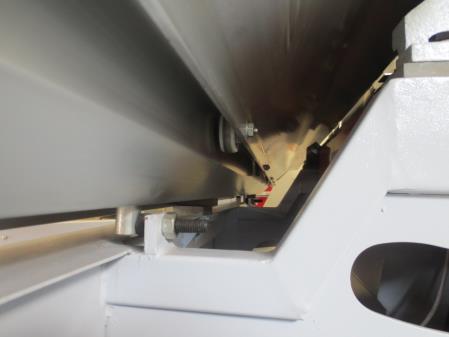 14.1.4 Preparation of the surface Eliminate the preservative, which is applied for corrosion protection of the parts without painting. This can be done with the usual solvents.