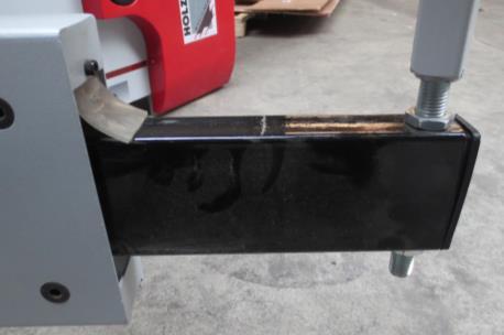 1 Mounting the slide table Place the sliding table to the position on the machine body. Then set up the terminal screws to the existing holes from.