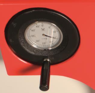 Turn to lower it to the left. EMERGENCY Stop switch (1) 15.2.6 Adjustment of the saw blade tilt The purpose of the handwheel (4) on the side of the machine.