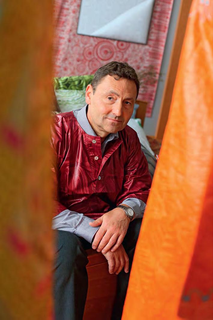 www.euro.cz 39 rozhovor report Pro královnu. Na ubrusu od Veby obědvala také britská královna, když byla na návštěvě v Praze, chlubí se šéf textilky Josef Novák.