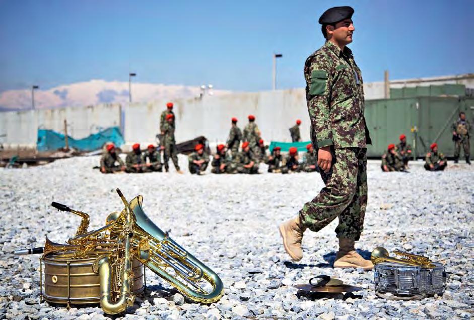 www.euro.cz 51 Afghánistán global NOVÁ ARMÁDA. Kontrolu nad celou zemí postupně přebírají příslušníci nově budované Afghánské národní armády.