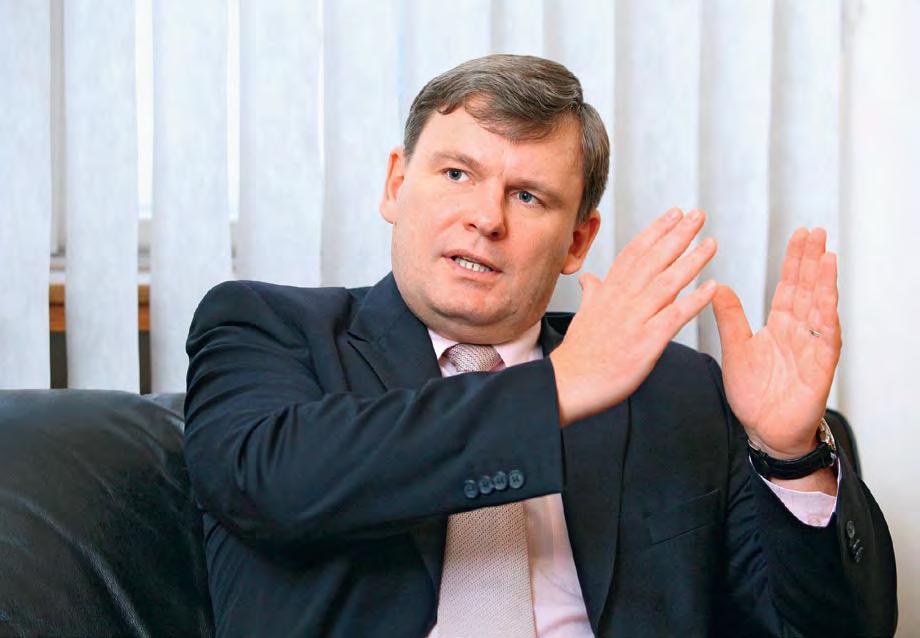 www.euro.cz 7 protikorupční policie monitor Bez zastánce. Plukovníka Tomáše Martince dosadil do křesla šéfa protikorupční policie bývalý policejní prezident Petr Lessy.