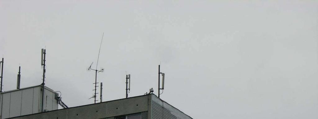 KAMEROVÝ BOD 1 NEDBALOVA 2415 Umístění Dome kamery STÁVAJÍCÍ STAV Kamerový bod 1 se nachází na panelovém domě Nedbalova 2415/3 a skládá se z otočné dome kamery Pelco Spectra IV