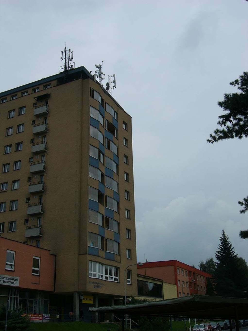 KAMEROVÝ BOD 3 BRNO Umístění kamery STÁVAJÍCÍ STAV Kamerový bod 3 je umístěný na ulici Gagarinovo náměstí 625/54 a skládá se z otočné kamery Pelco Spetra IV, technologické skříně, napájecího