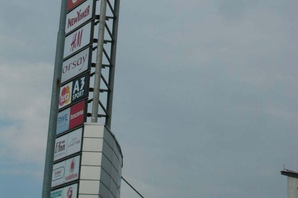 GHz, bezdrátového telemetrického přijímače 155MHz a technologického příslušenství.