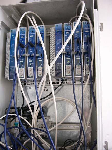 Retranslační bod se skládá ze dvou technologických skříní s příslušenstvím, záložního zdroje UPS, a komponent: Bezdrátový spoj s