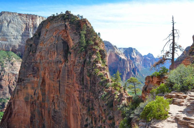 5) Angels Landing, Zion National Park Pro ty, kdo mají rádi výšky a ferraty je Angels Landing trail tím pravým.