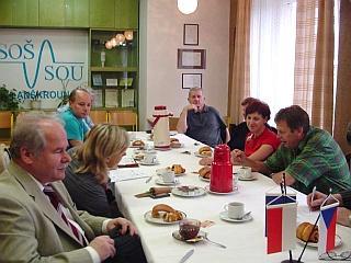 Další náplní stáže v ě byla odborná stáž žákyň v kadeřnických salonech naší školy. Součástí setkání byl 10. května 2011 workshop na téma Porovnání moderního pojetí výuky jazyků v obou školách.