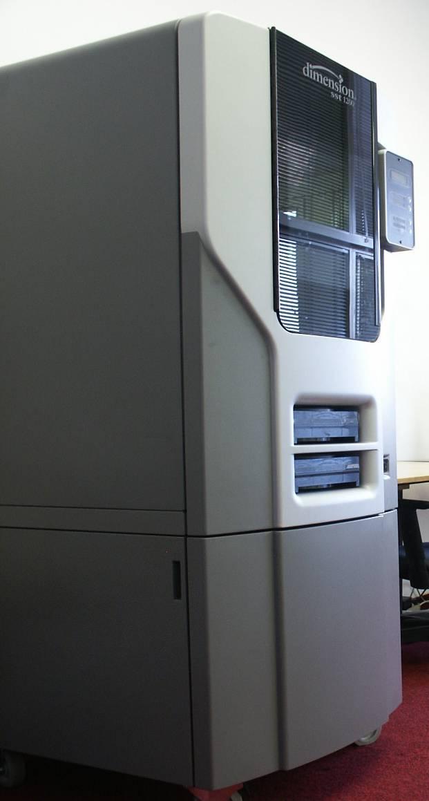 Dostupné technologie Verze 1 Laboratoř rapid prototypingu - studentům je k dispozici 3D tiskárna Dimension SST1200 vhodná pro tvorbu menších tvarově složitějších plastových dílů přímo z CAD dat.