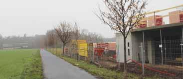 4 PO STOPÁCH STARÉHO PŘÍPADU PROSTĚJOV Tady se to s tím vedlejších pozemků. Obslužná komunikace, hradní výsadbě za vykácené stromy, sítě, stromy a cyklostezka ujistila.