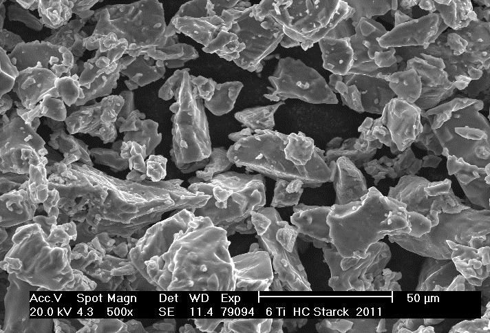 Charakteristiky pouţitého prášku jsou uvedeny v Tabulka 6 a struktura Ti prášku získána pomocí sekundárních elektronů při zvětšení 100x a 500x je