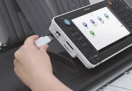 Výjimečně snadné ovládání Nový slot pro USB / SD Díky barevnému WVGA LCD displeji je snadné nastavit jednotlivé zástupce