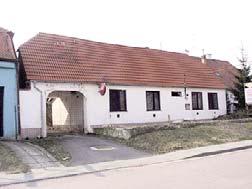 ploše asi 500 m2 a pozemku asi 800 m2, výšky 5 m, pokud možno rampa a dostupnost kamionů 605 192 823 Druž garsonku, zařízenou, Hády Brno 14, převod práv ( 604 324 482 Obecní byt za odstupné 605 022