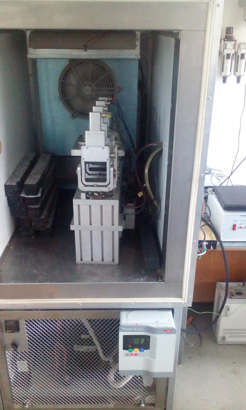 Zařízení pro elektronický záznam dat, nízko šumové zesilovače s rozsahem, který přibližně odpovídá maximálním hodnotám rozsahu měření snímačů.
