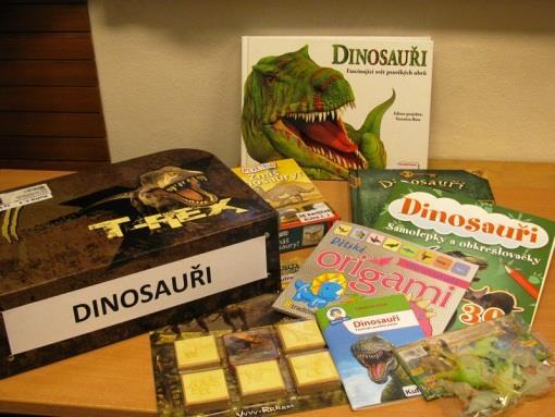 Kufřík č. 3 Dinosauři 1. Znáš dinosaury? pexeso 99,- Kč 2. Dinosauři svítící 9 ks 37,- Kč 3. Dinosauři samolepky a obkreslovačky 99,- Kč 4.