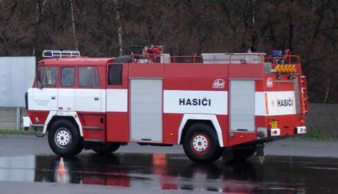 150 - HASIČI 156 - MĚSTSKÁ POLICIE Voláme při požáru, vážné dopravní nehodě, chemické havárii nebo při zatopení objektu velkou vodou (při povodni).