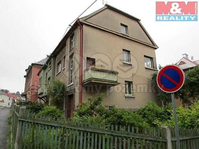 Srovnávané nemovitosti 1. Identifikace Záznam o prodeji srovnávané nemovitosti č. 1 Prodej, Rodinný dům, 225 m 2, Janáčkova, Aš, okres Cheb Celková cena: 1.500.